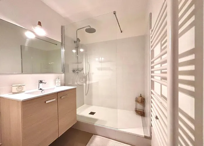 Le 14, 4 Pers, 2 Chambres, Clim, Proche Autoroute