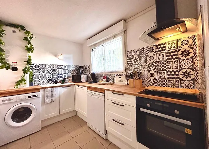 Le 14, 4 Pers, 2 Chambres, Clim, Proche Autoroute Nimes